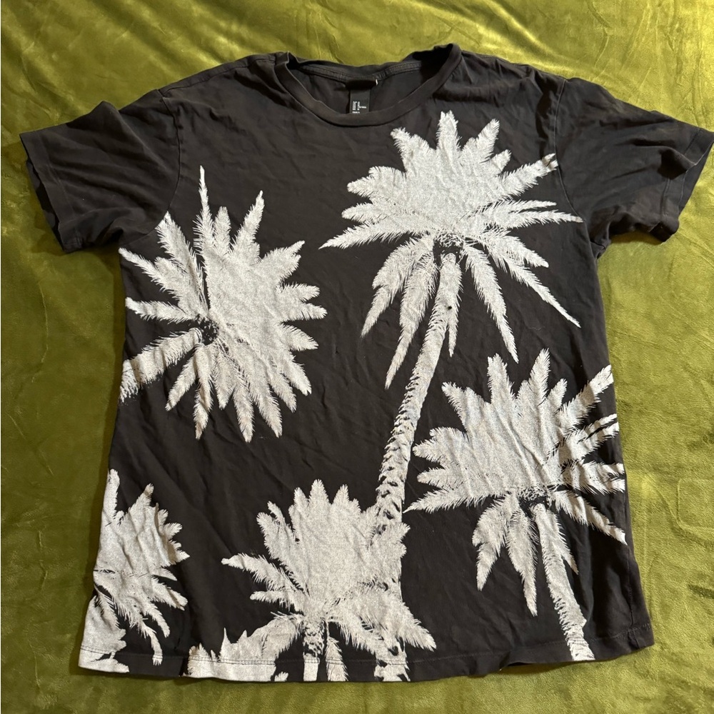 H&M Black T-Shirt Size Medium Pre Owned 100% Cotton